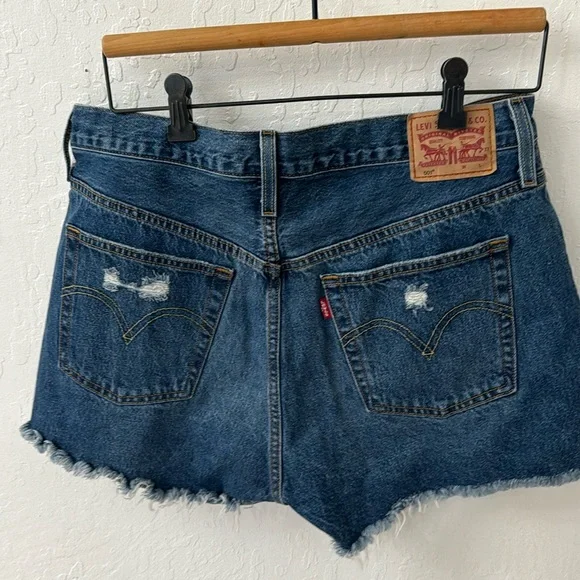 Levi’s Distressed Cut Off 501 Size 31 Button Fly Shorts